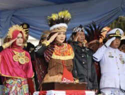 Bupati Brebes Teguhkan Persatuan Lewat Pakaian Adat Papua di HUT ke-81 RI