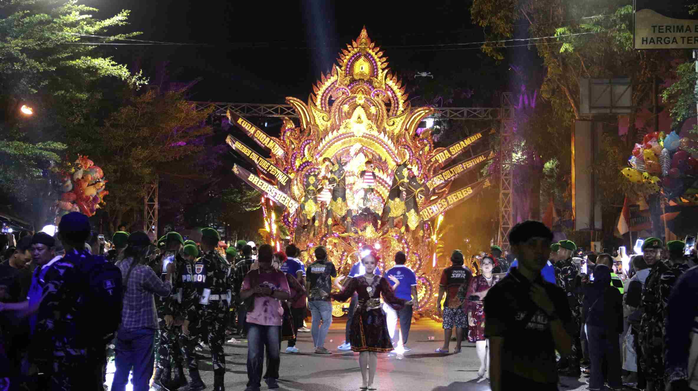 Puluhan ribu warga menyaksikan Brebes Culture Festival 2026 dengan 125 kontingen