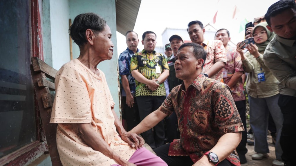 Gubernur Jawa Tengah Ahmad Luthfi menemui Darmi dan Dayat, pasangan lansia di Kabupaten Pekalongan yang sempat kehilangan bansos