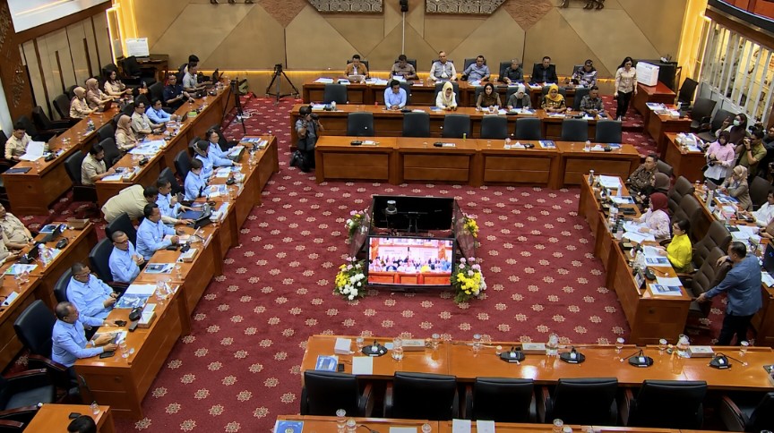 Rapat Komisi IX DPR RI membahas kasus keracunan dalam program Makan Bergizi Gratis