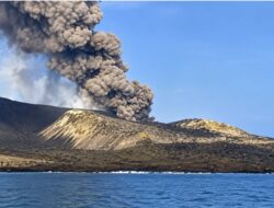 Gunung Anak Krakatau Erupsi Menerus, Status Level III Siaga: Potensi Erupsi Masih Tinggi