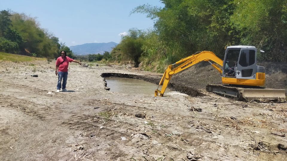 Warga Swadaya Perbaiki Tanggul Sungai Babakan Kecamatan Ketanggungan Brebes