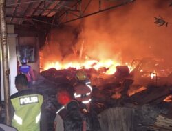 Rumah dan Gudang Rongsok di Banjarharjo Brebes Ludes Terbakar, Kerugian Ditaksir Rp500 Juta