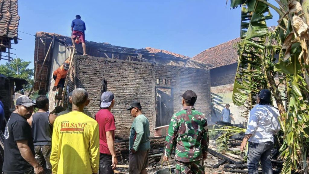 Kebakaran rumah warga di Desa Parereja Banjarharjo Brebes