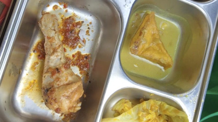 Menu Makan Bergizi Gratis (Satgas MBG) Kabupaten Purworejo yang menyebabkan keracunan massal.