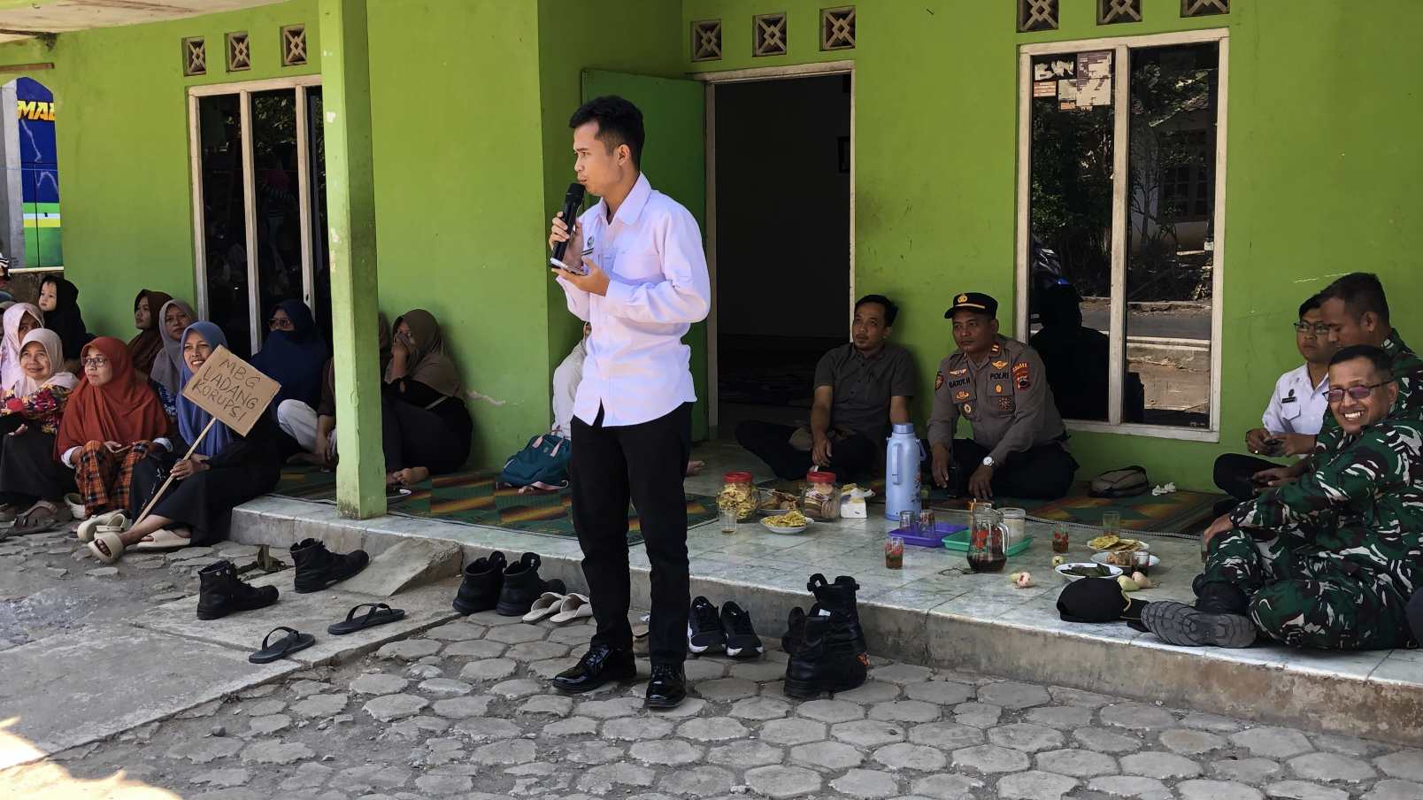 Mediasi dugaan keracunan MBG antara orang tua siswa dan pengelola SPPG Kaliboto 2 di Desa Guntur Purworejo