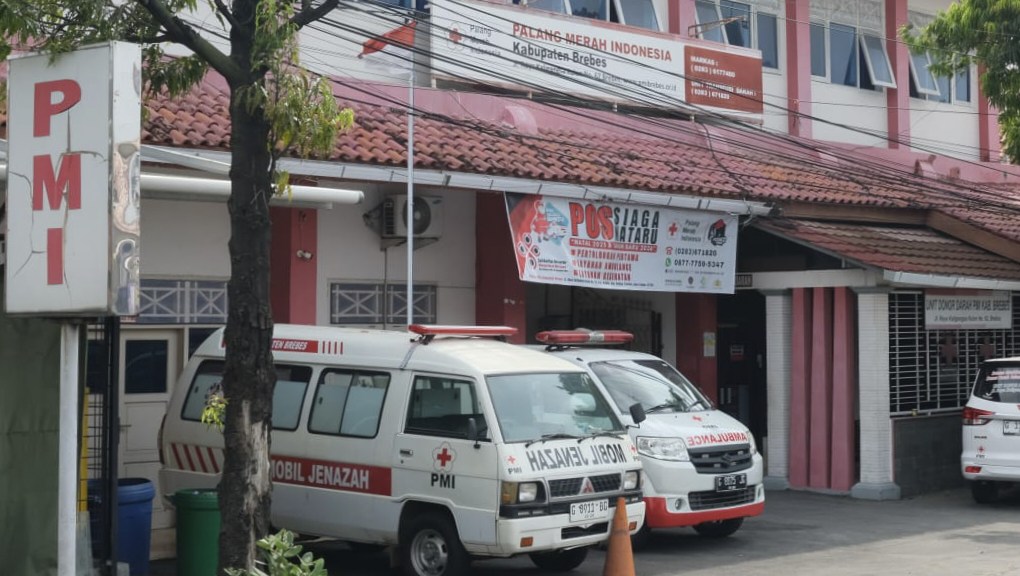 PMI Brebes melakukan pendataan tiga warga yang ditelusuri dalam insiden Virgo Transport 8