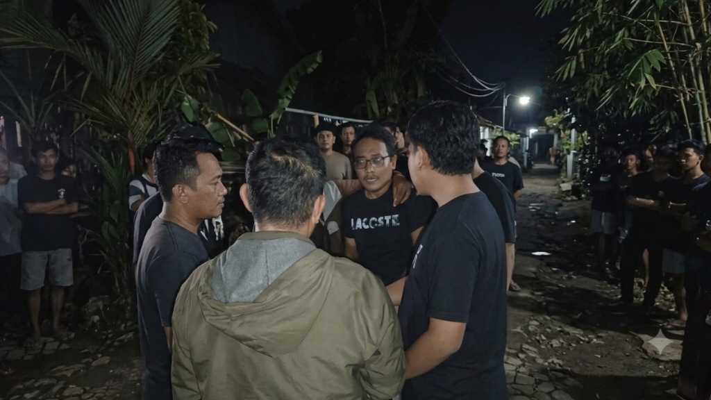 Pria di Brebes berinisial RF diamankan warga terkait dugaan penipuan lowongan kerja dapur MBG