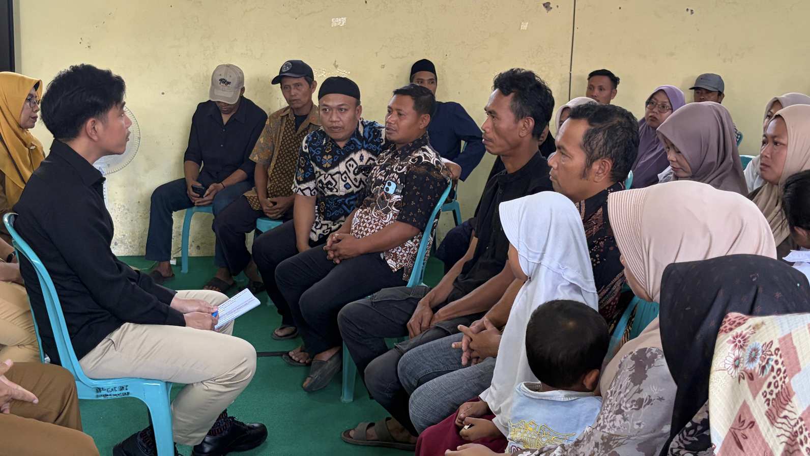 Wapres Gibran meninjau korban dugaan keracunan MBG di Batang