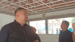 DPRD Brebes sidak proyek revitalisasi SMPN 1 Banjarharjo dan menemukan persoalan pemasangan baja ringan