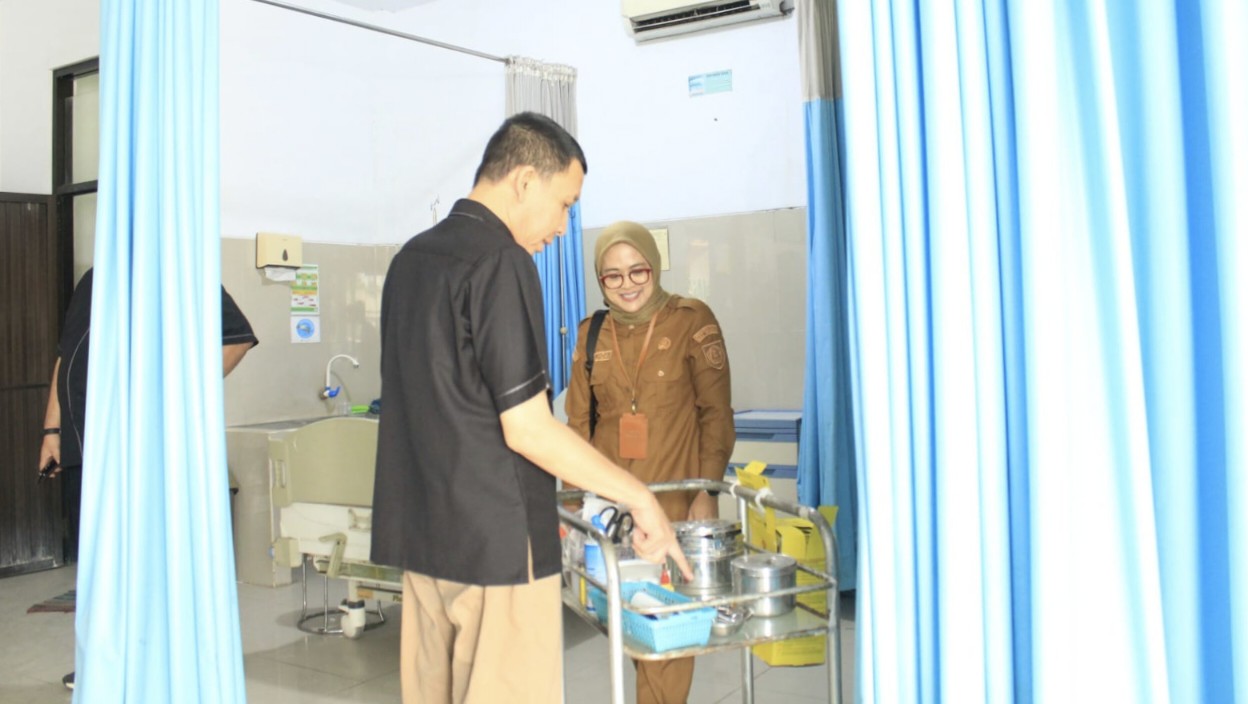 Komisi IV DPRD Brebes meninjau fasilitas Puskesmas Tanjung.