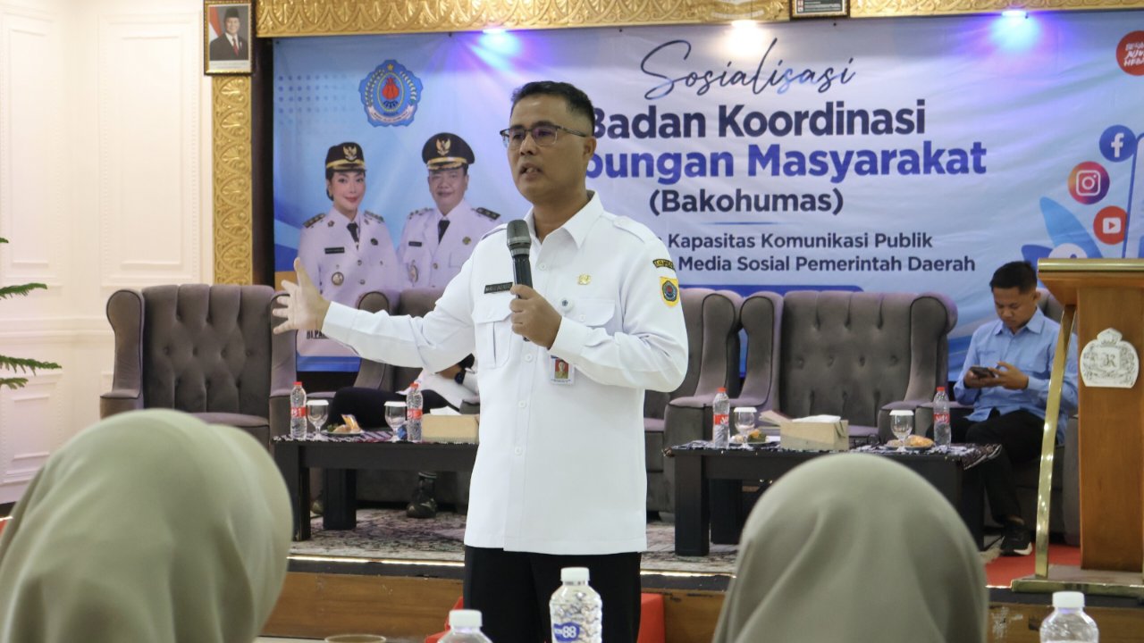Kepala Diskominfotik Brebes Warsito Eko Putro saat menyampaikan materi komunikasi publik