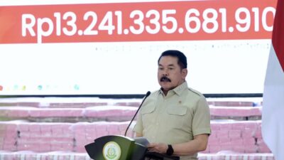Presiden Prabowo menyaksikan penyerahan hasil penertiban kawasan hutan dan penyelamatan keuangan negara