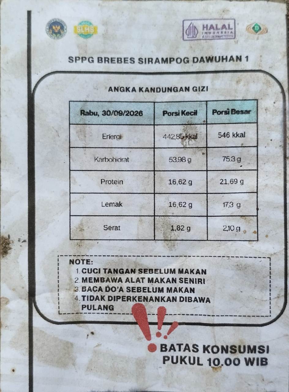 Kertas bertuliskan SPPG Brebes Sirampog Dawuhan 1 ditemukan di antara tumpukan sampah.