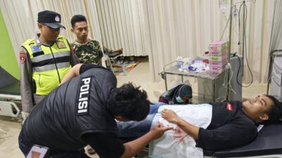 Dua orang tak dikenal diduga mencoba merampas iPhone 12 mini milik pemuda di Banjarharjo, Brebes. Korban mengalami luka sobek 10 cm akibat serangan celurit.
