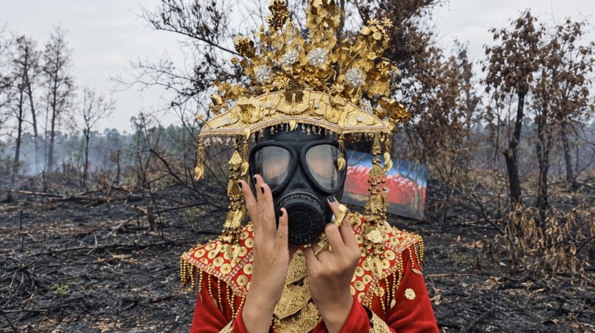 Tari Tanggai Palembang dalam karya satir Tarian Kehancuran Budaya yang mengangkat kritik terhadap karhutla dan kerusakan lingkungan.