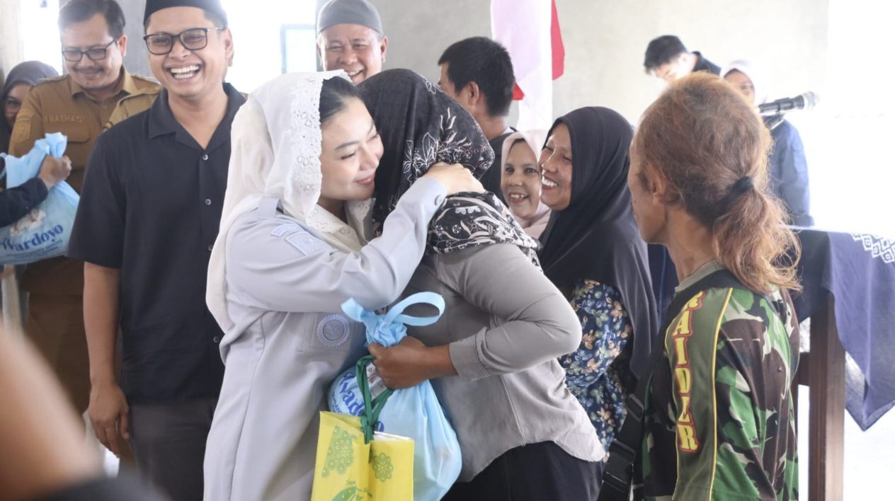 Bupati Brebes Paramitha Widya Kusuma saat kegiatan pemerintah daerah terkait program pengentasan kemiskinan.