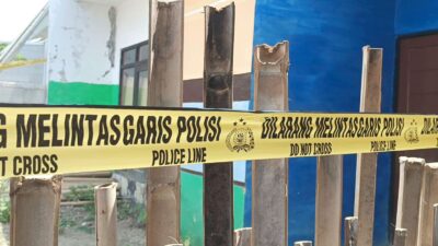 Rumah yang diduga menjadi lokasi mutilasi ayah kandung di Desa Kemukten Kecamatan Kersana Kabupaten Brebes dipasangi garis polisi.