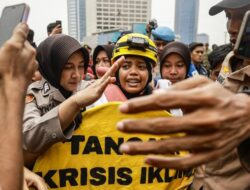 Kritik Dua Tahun Pemerintahan Prabowo, 6 Aktivis Greenpeace Masih Tertahan di Polda
