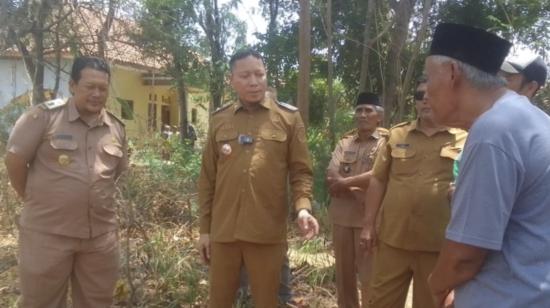 Dinas Perumahan Rakyat dan Kawasan Permukiman (Dinperwaskim) Brebes minjau rumah korban pembacokan di Desa Randusanga Kulon.