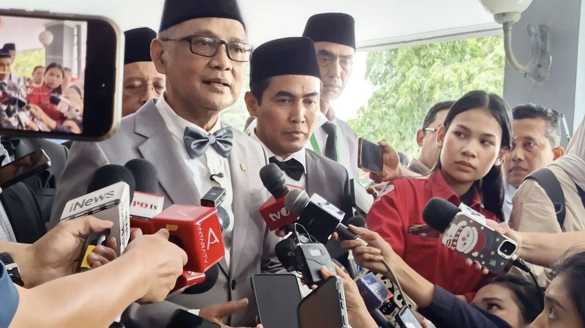 Menteri Haji dan Umrah Gus Irfan memberikan klarifikasi soal polemik pengangkatan anak sebagai tenaga ahli.