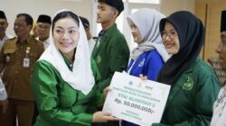 Bupati Brebes Salurkan Bantuan Rp646,5 Juta, dari Beasiswa hingga Kaki Palsu