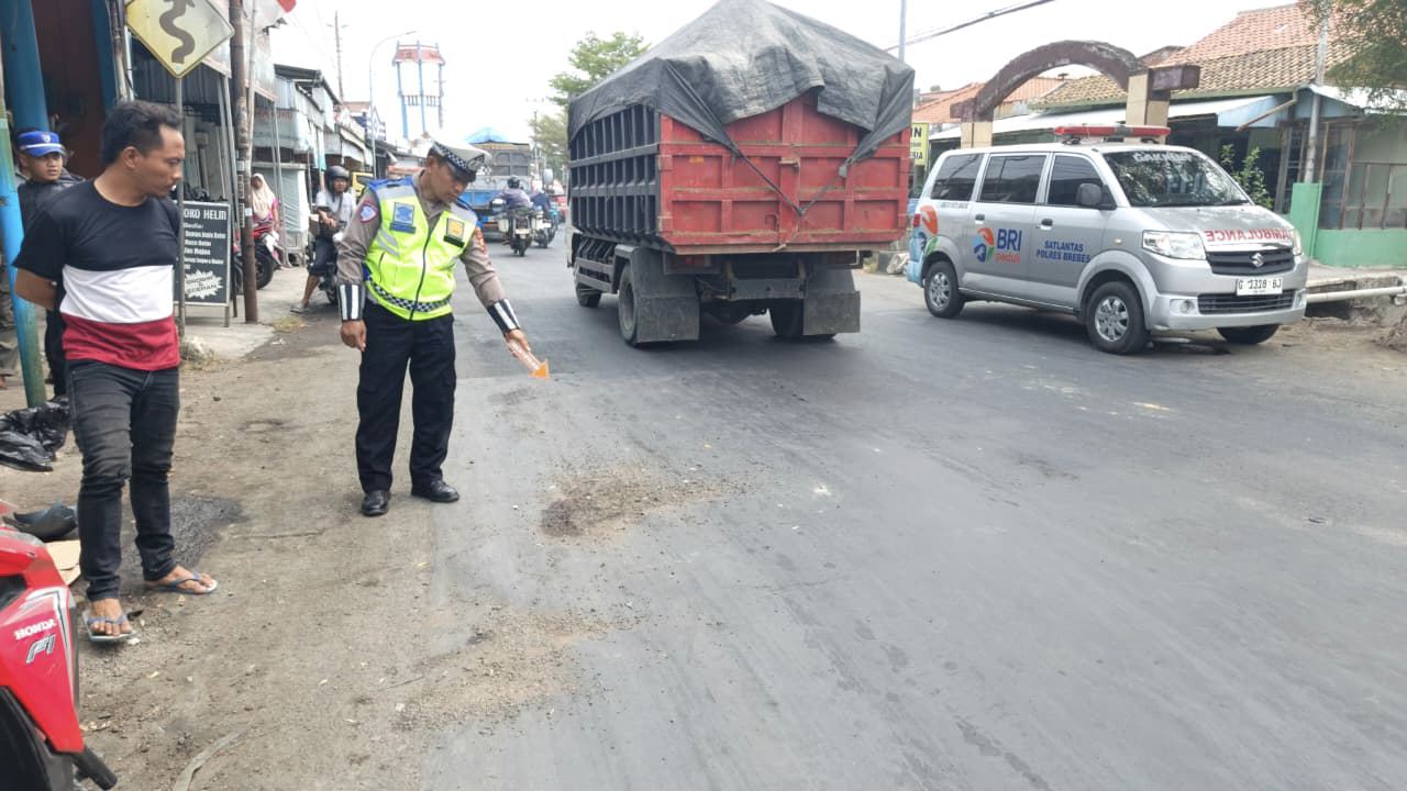 Lokasi kecelakaan Honda Vario dan truk Colt Diesel di Jalan Sultan Agung, Kabupaten Brebes.