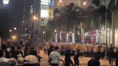 Demo Yogyakarta Ricuh, Polisi Sempat Terdorong Mundur, Water Cannon Dikerahkan